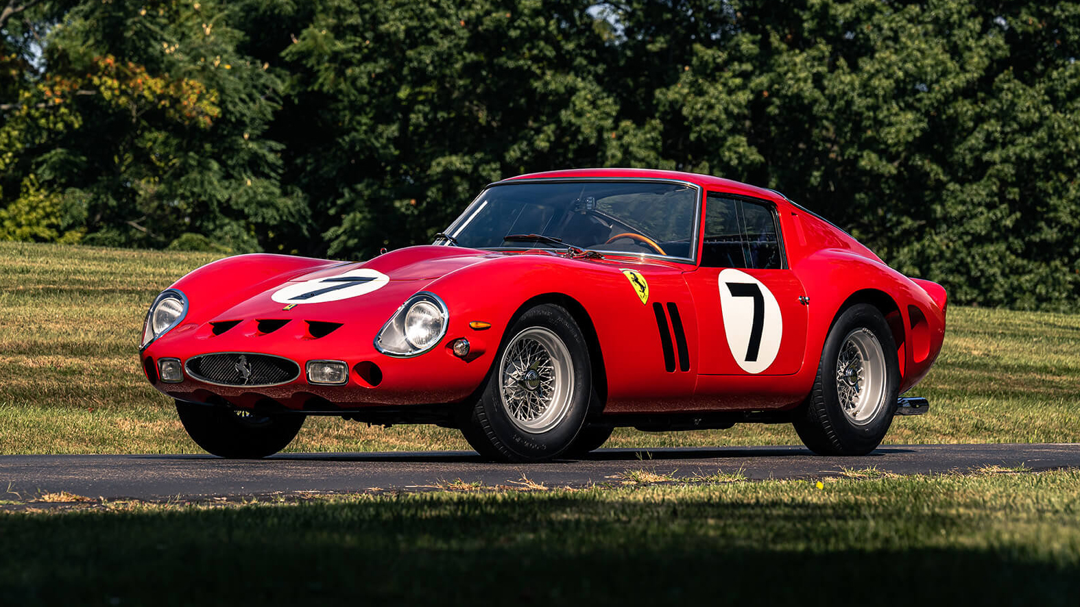 Ferrari de 1962 é leiloada por R$ 255 milhões em Nova York