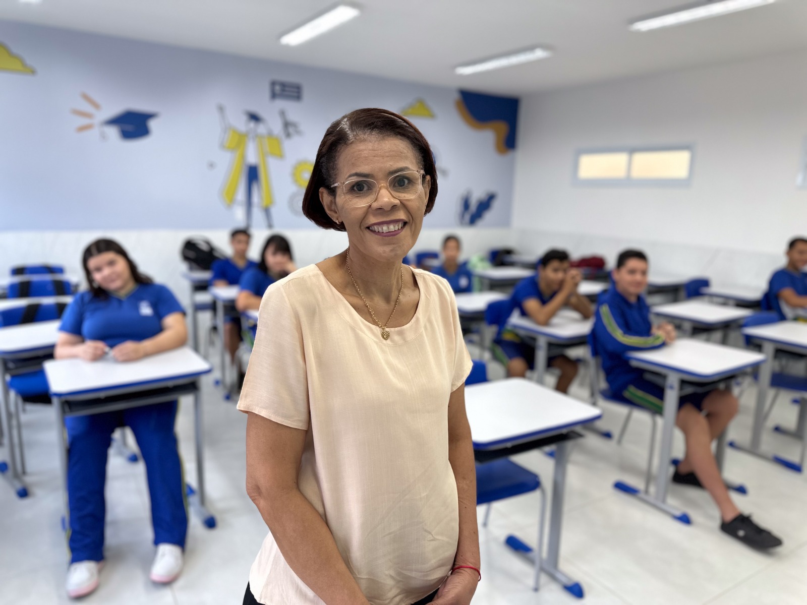 Governo de MT publica decreto que garante gratificação por eficiência aos profissionais da educação em 2024