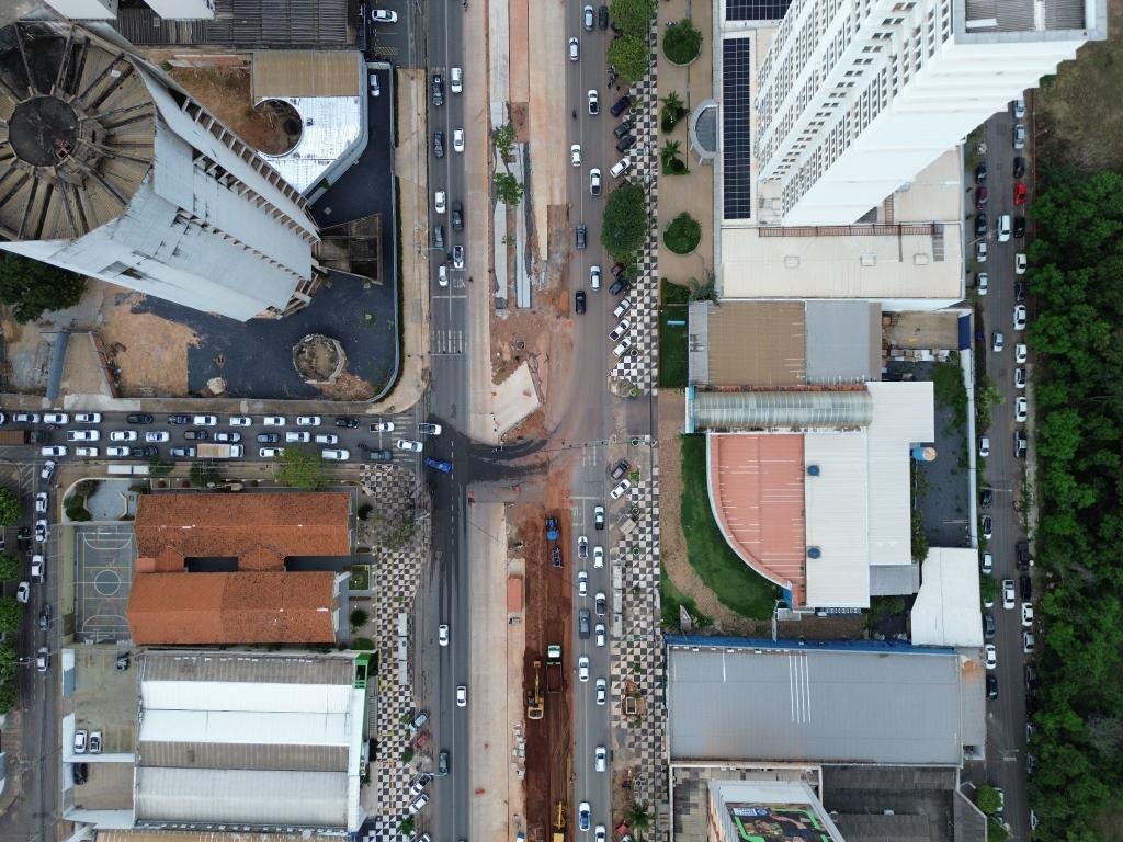 Obras do BRT seguem em andamento e trânsito em cruzamento na Avenida do CPA será liberado