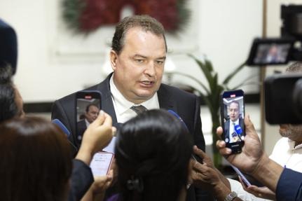 Max Russi defende fim da reeleição e unificação das eleições: “A cada dois anos o Brasil para por causa de eleição”