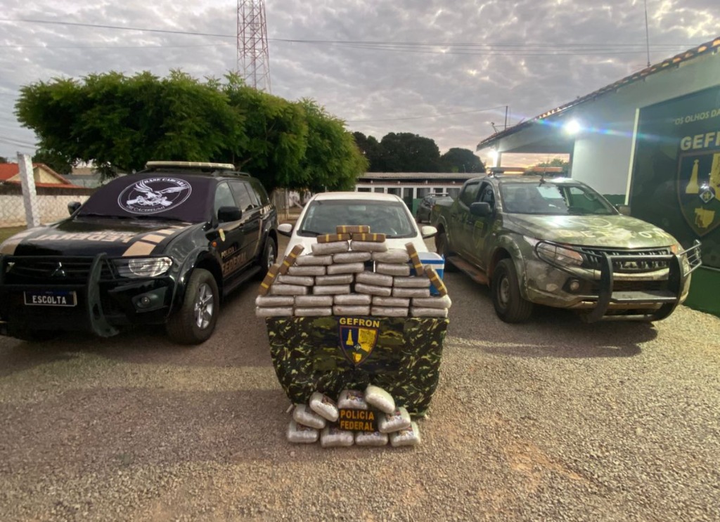 Gefron e PF apreendem 43 tabletes de drogas e causam prejuízo de R$ 233 mil às facções criminosas