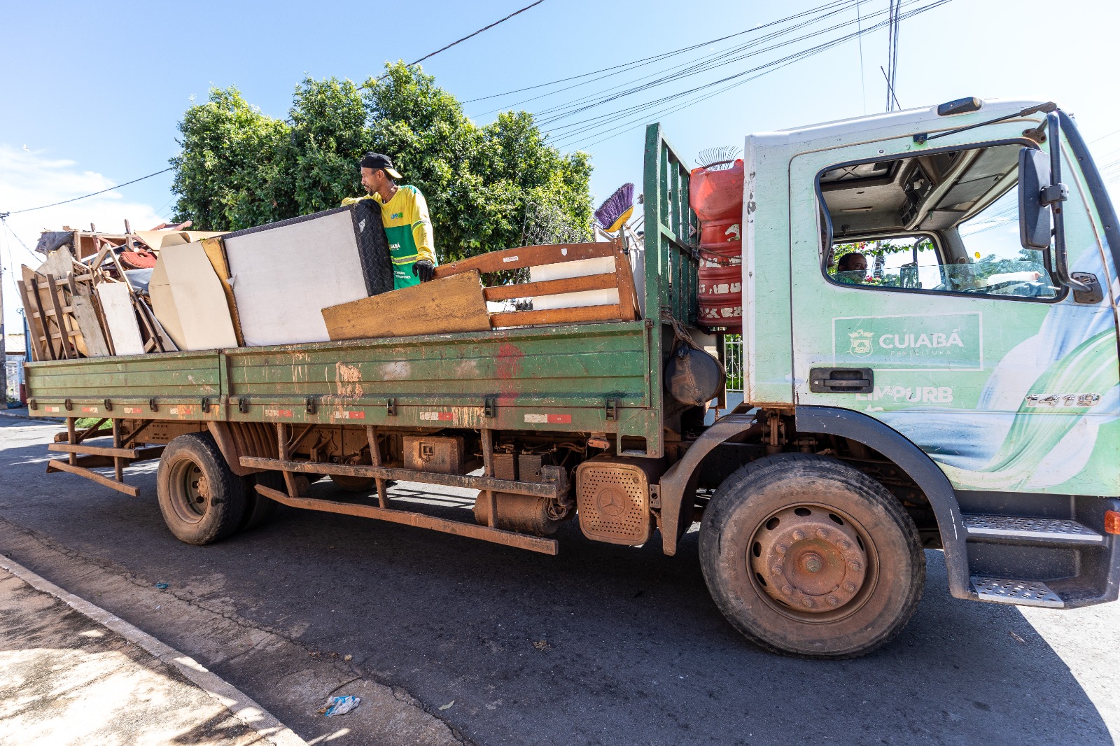 Prefeitura percorre 15 bairros com operação Cata-treco esta semana