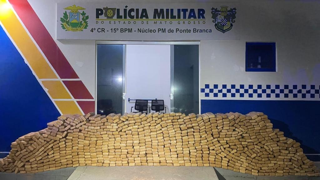 Polícia Militar apreende 837 quilos de maconha e prende dois homens em Ponte Branca