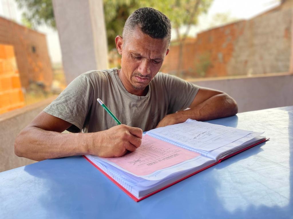 Taxa de analfabetismo em MT cai para 3,8% e atinge menor nível desde 2016, segundo IBGE