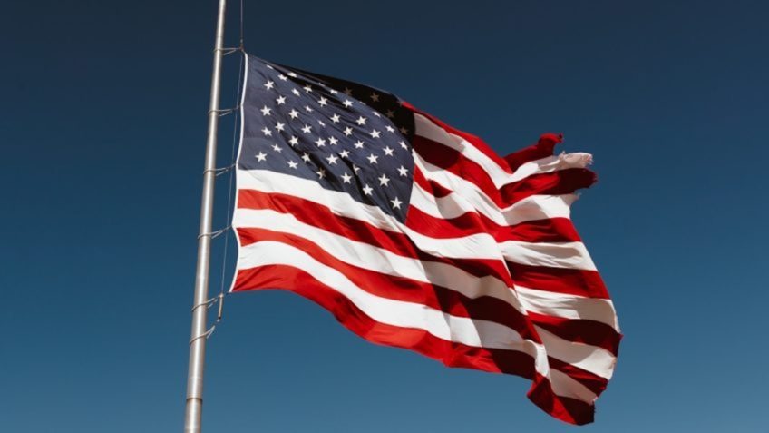 Trump impõe tarifas a 14 países e mira Brics em nova ofensiva comercial