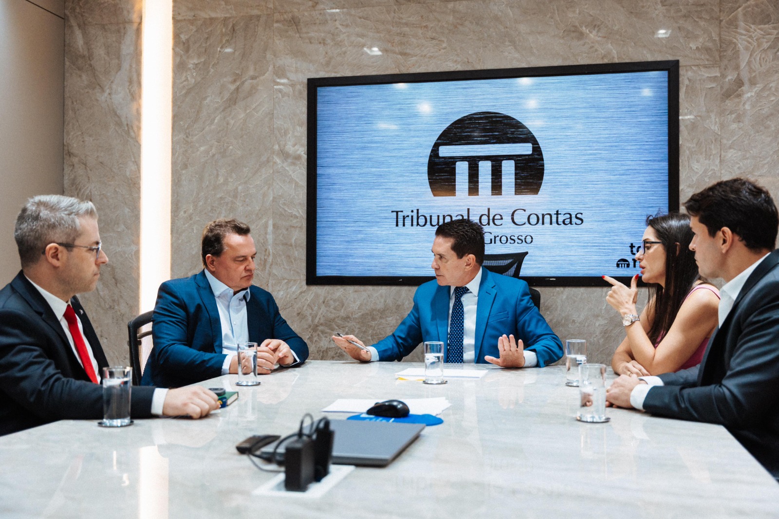 Max Russi lidera ação com TCE e pede suspensão de consignados suspeitos por 120 dias