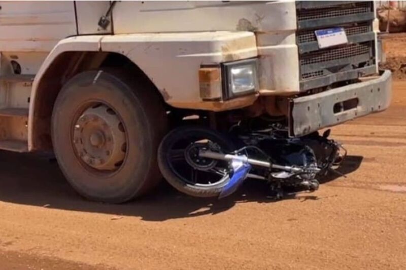Jovem de 17 anos morre em acidente entre moto e carreta na BR-163, em Sinop