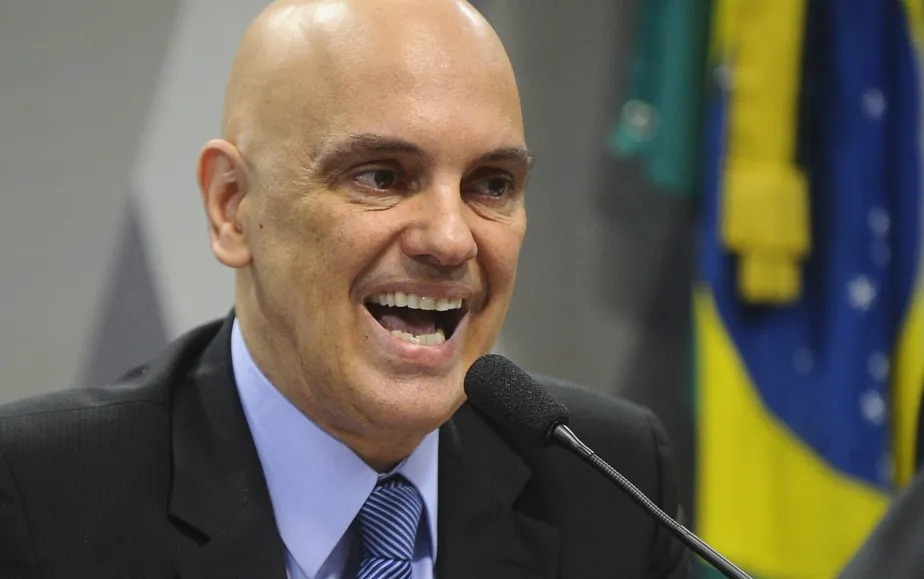 Alexandre de Moraes afirma que julgamento de Bolsonaro seguirá: “Não há a menor possibilidade de recuar um milímetro sequer”