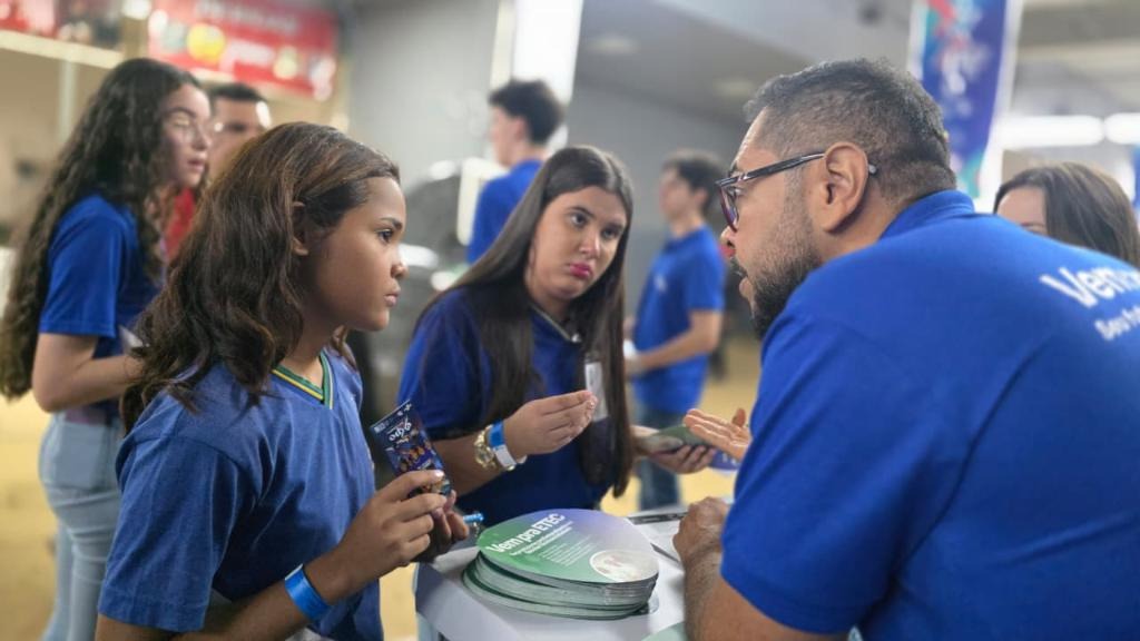 Seciteci apresenta oportunidades da educação profissional tecnológica durante ExpoEstudantil