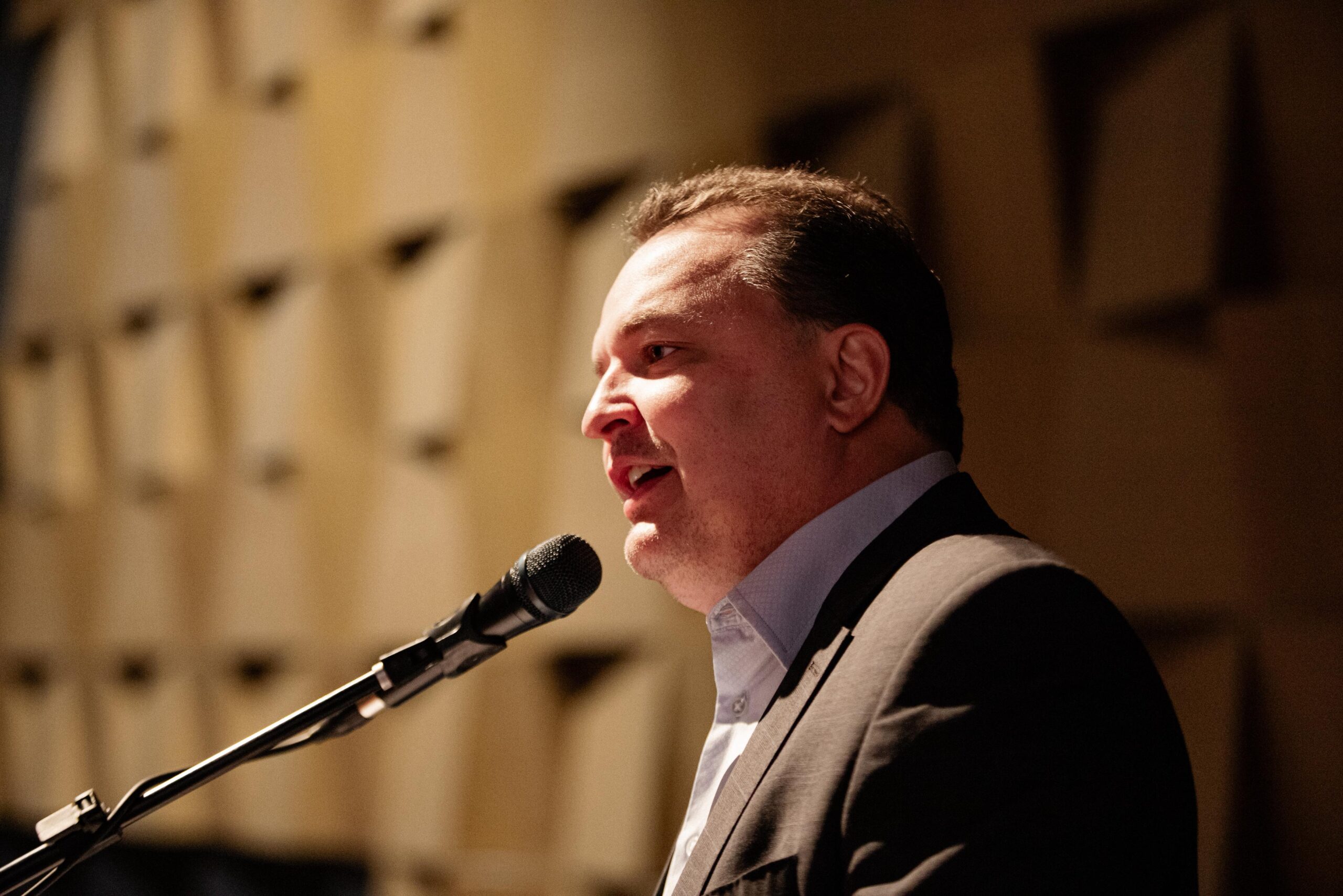 “Max Russi endurece discurso: ‘Blindagem de políticos é retrocesso democrático’”