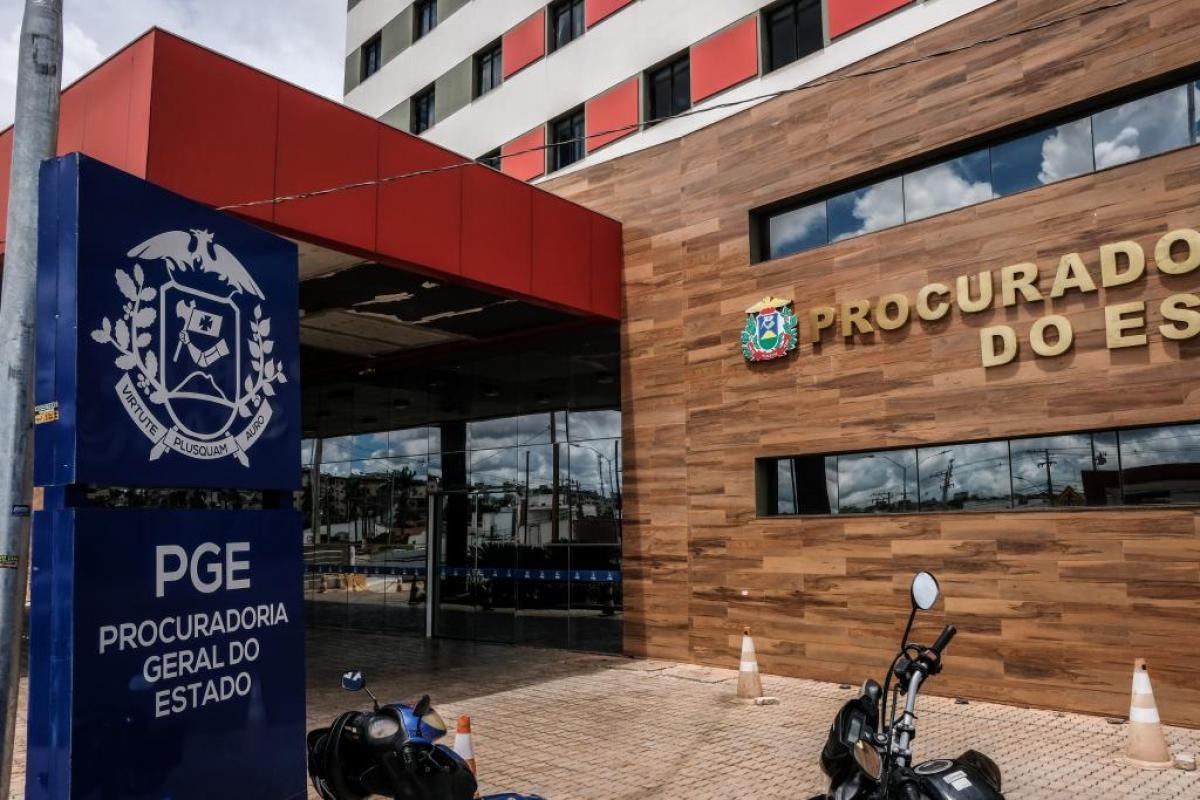 Concurso da PGE está com inscrições abertas e paga R$ 37,7 mil; veja mais seletivos