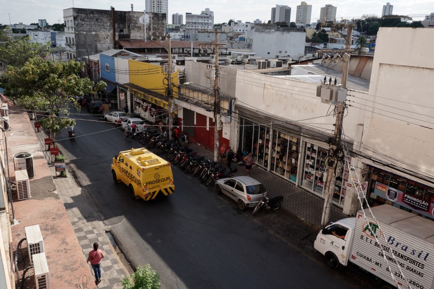 Lojistas do Centro criticam feira na Rua 13 de Junho e rebatem Prefeitura: “Liquida Cuiabá não tem relação com essa ação”