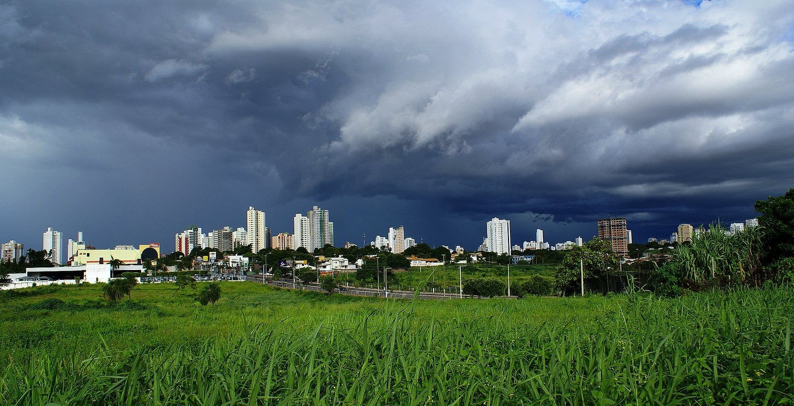 Inmet prevê chuvas isoladas em Mato Grosso, mas calor de até 39°C continua no fim de semana
