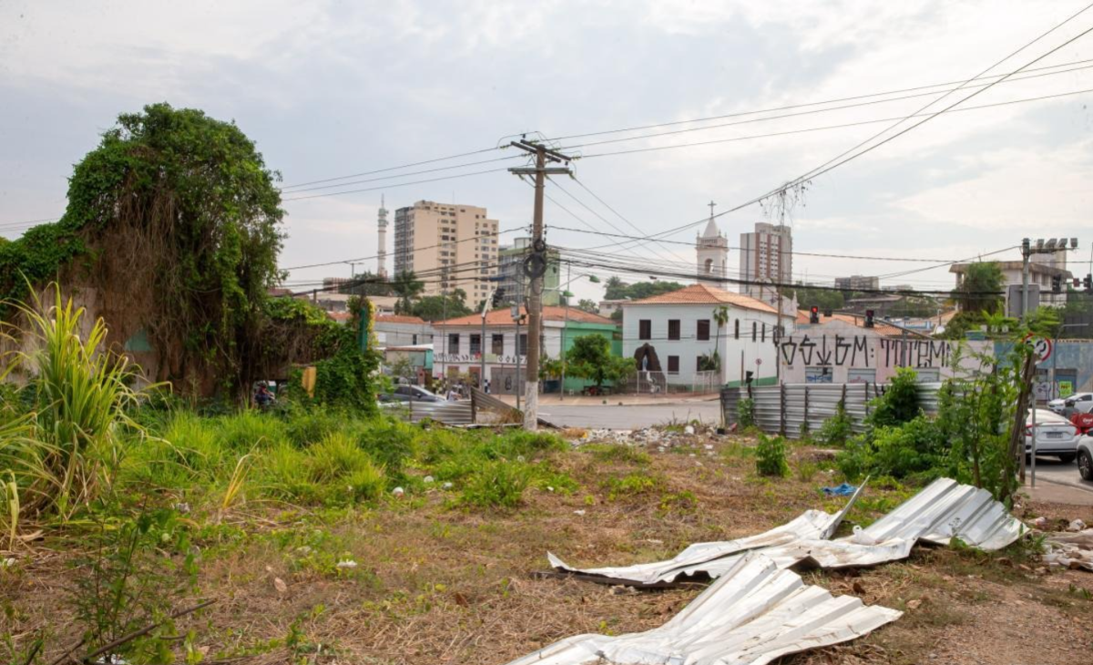 Ilha da Banana: abandono, insegurança e promessas não cumpridas no coração de Cuiabá