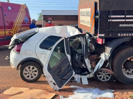 Homem morre em colisão entre carro e carreta em Campo Novo do Parecis