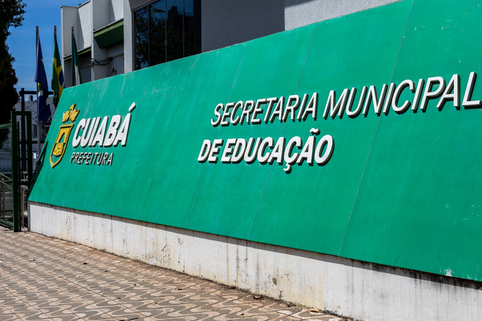 Prefeitura de Cuiabá convoca 42 aprovados em seletivo da educação; veja regras para a posse
