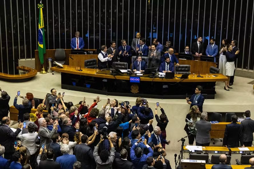 Deputados de MT votam a favor de isenção do Imposto de Renda para salários até R$ 5 mil