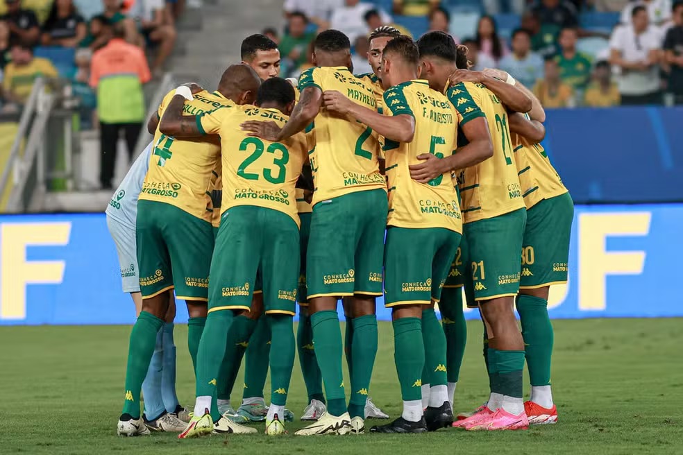Cuiabá ainda sonha com o acesso, mas reta final da Série B promete emoção e pressão máxima