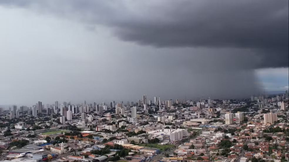 Semana começa com pancadas de chuva e alerta de temporais em Mato Grosso