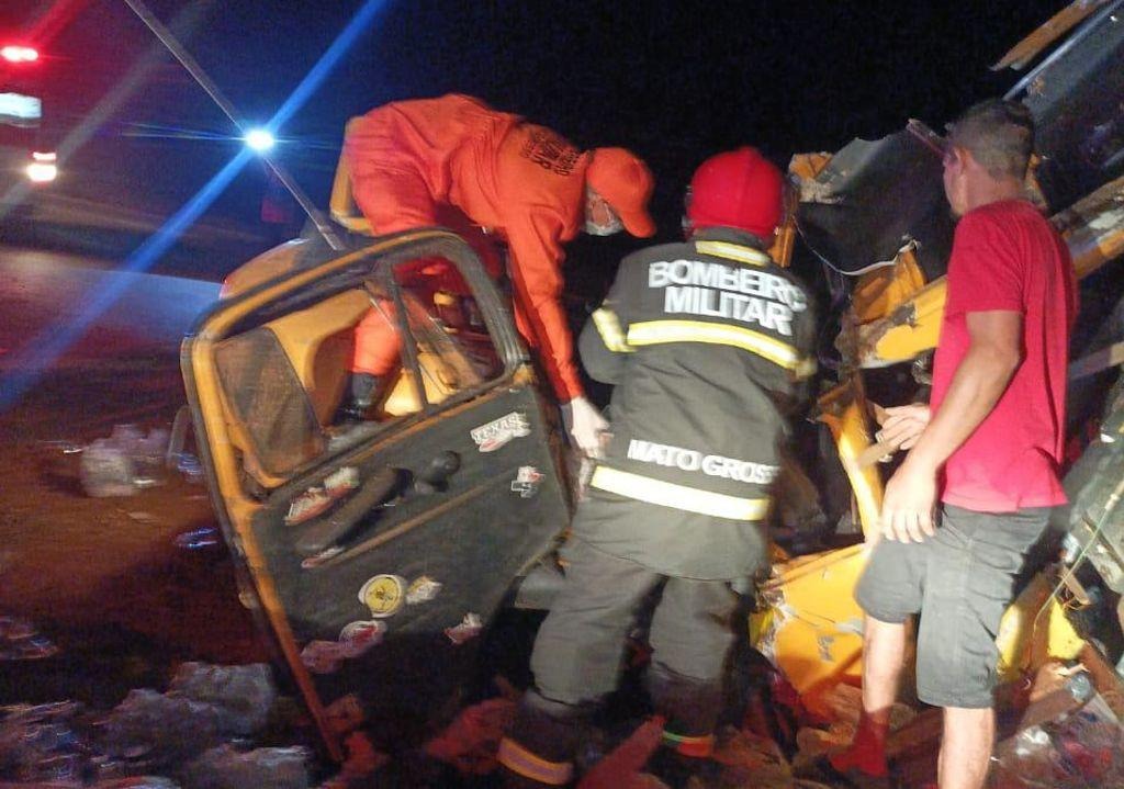 Corpo de Bombeiros realiza atendimento a vítimas de acidentes de trânsito registrados durante a madrugada de sábado