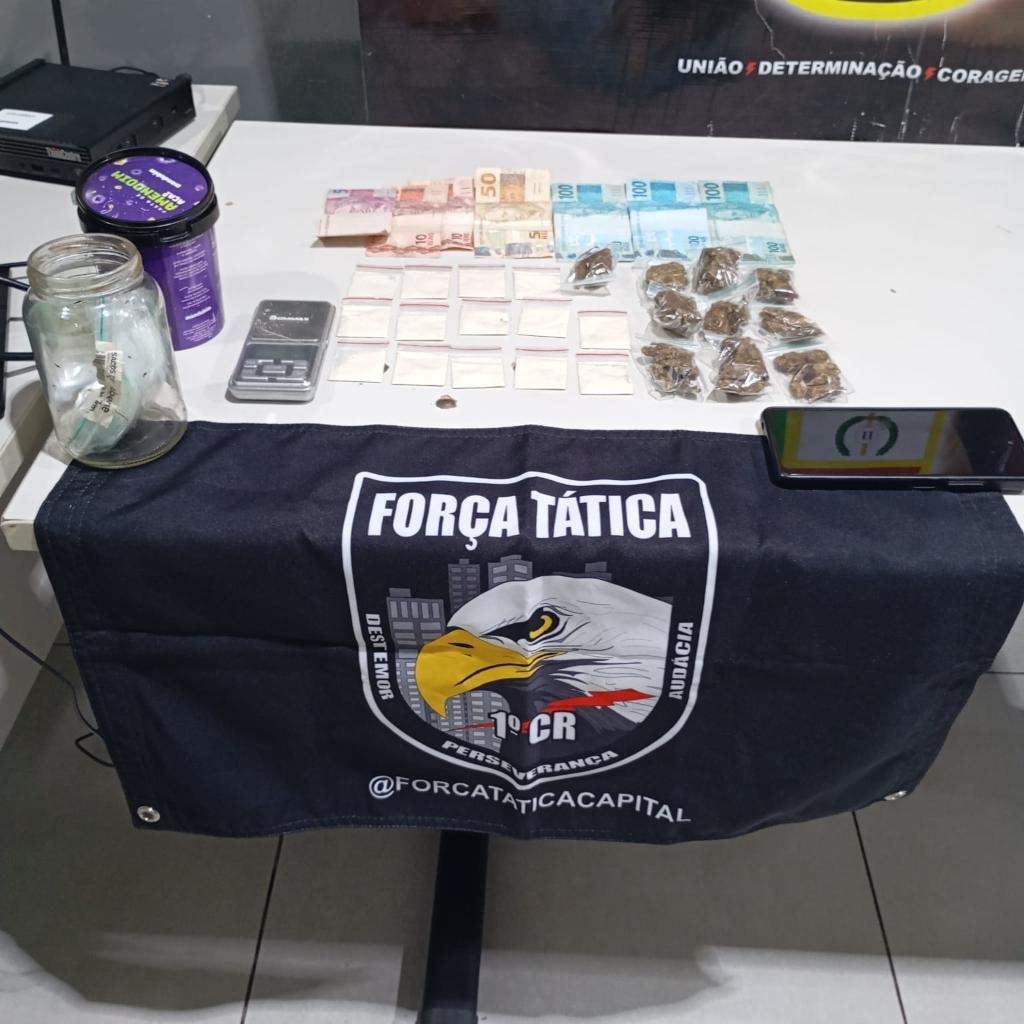 Força Tática prende homem por tráfico de drogas e apreende porções de cocaína e maconha