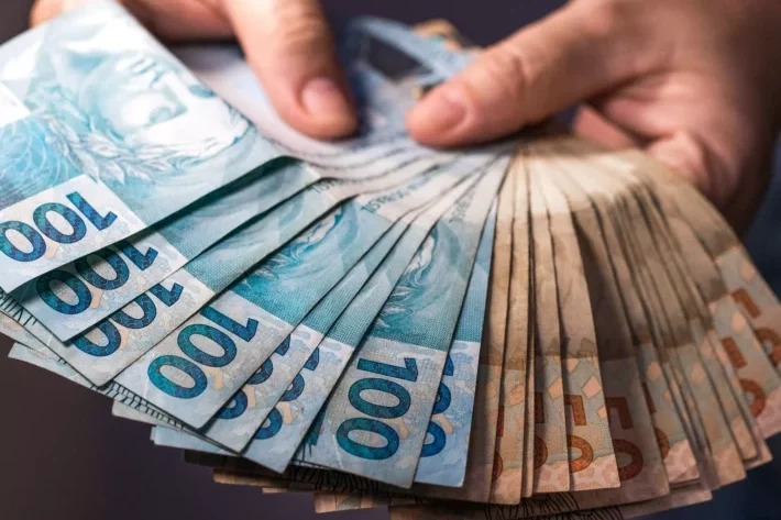 13º salário cai no mesmo dia da Black Friday e deve turbilhonar o comércio