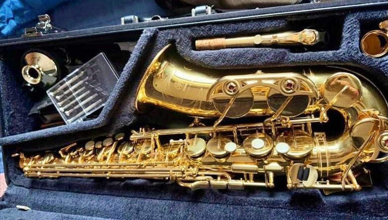 Jovem é preso ao tentar vender saxofone furtado para a própria vítima em shopping de Cuiabá