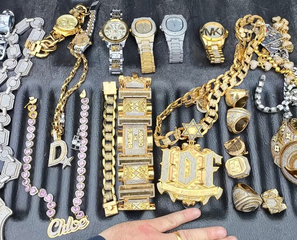 Família de líder criminoso é detida a caminho da Bolívia com grande quantidade de joias; grupo foi liberado após depoimento