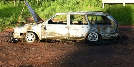 Carro funerário pega fogo na BR-163 em Rondonópolis; urna com corpo é salva por populares