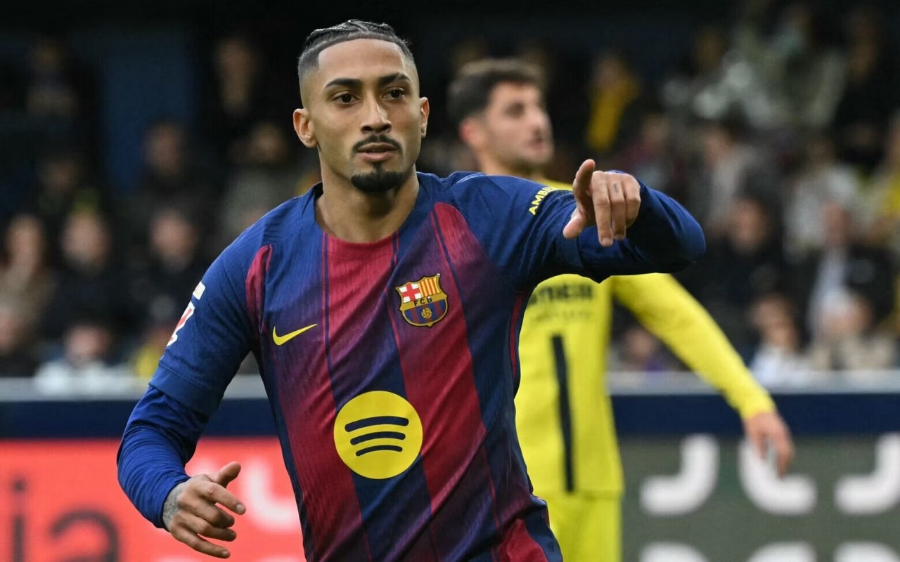 Raphinha entra para o Top 50 dos maiores artilheiros da história do Barcelona