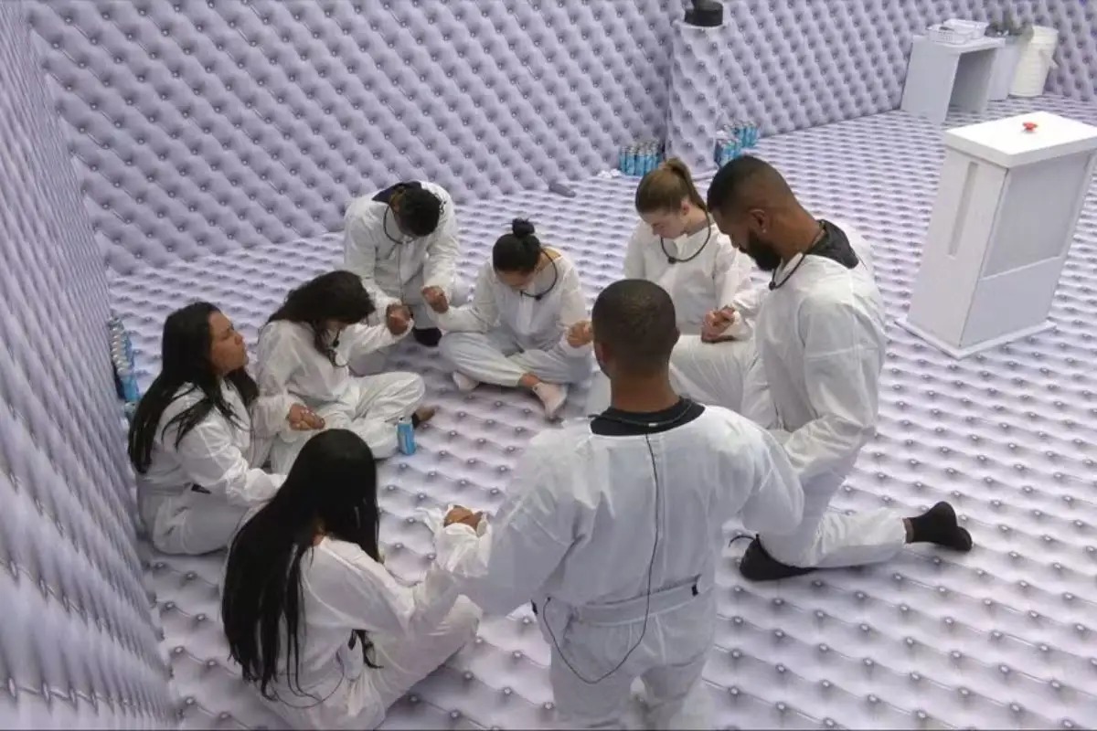 Quarto Branco do BBB 26 ultrapassa 40 horas com oito candidatos ainda na disputa