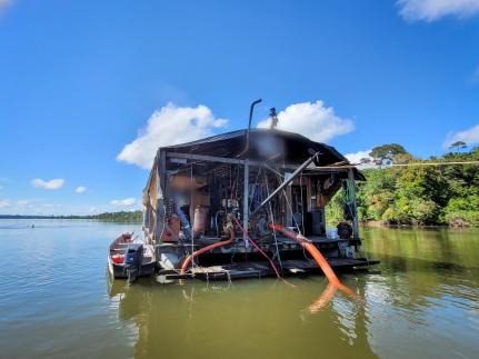 Homem morre após ser atingido por pedras durante mergulho em rio de MT