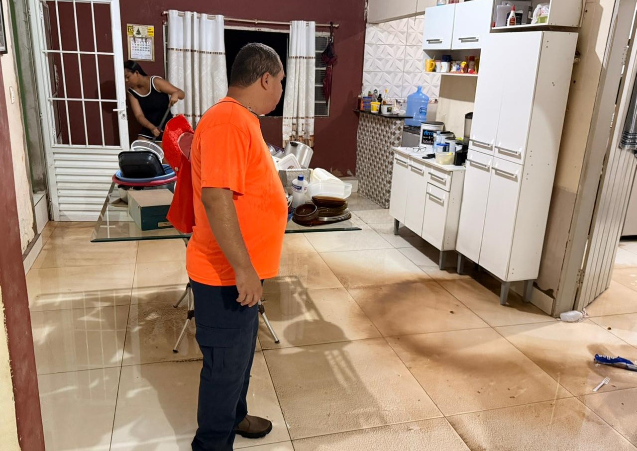 Temporal com mais de 100 mm de chuva causa alagamentos e deixa casas atingidas em Cuiabá