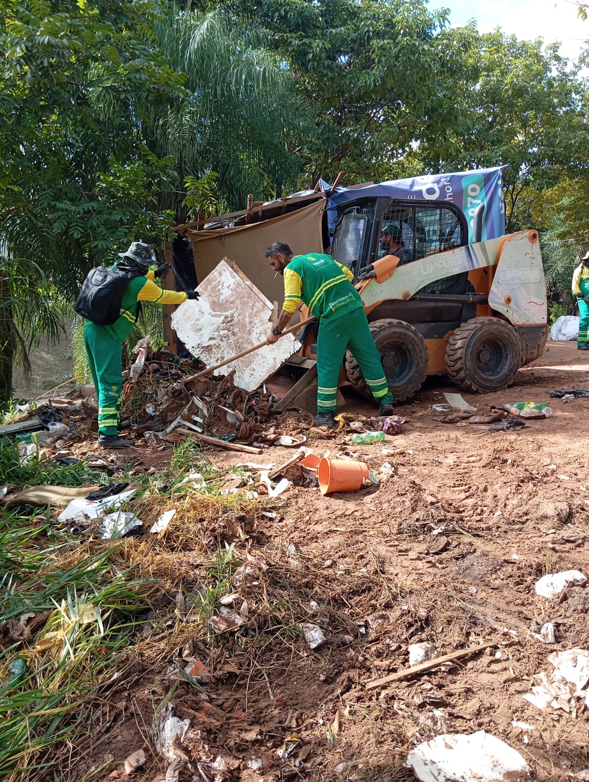 Força-tarefa remove 10 toneladas de lixo na região do CPA