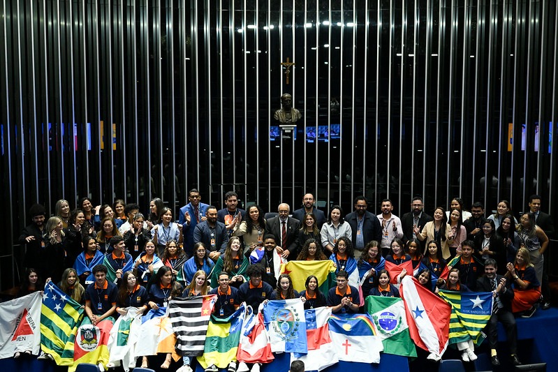 Senador Wellington Fagundes reforça importância do Jovem Senador para a democracia