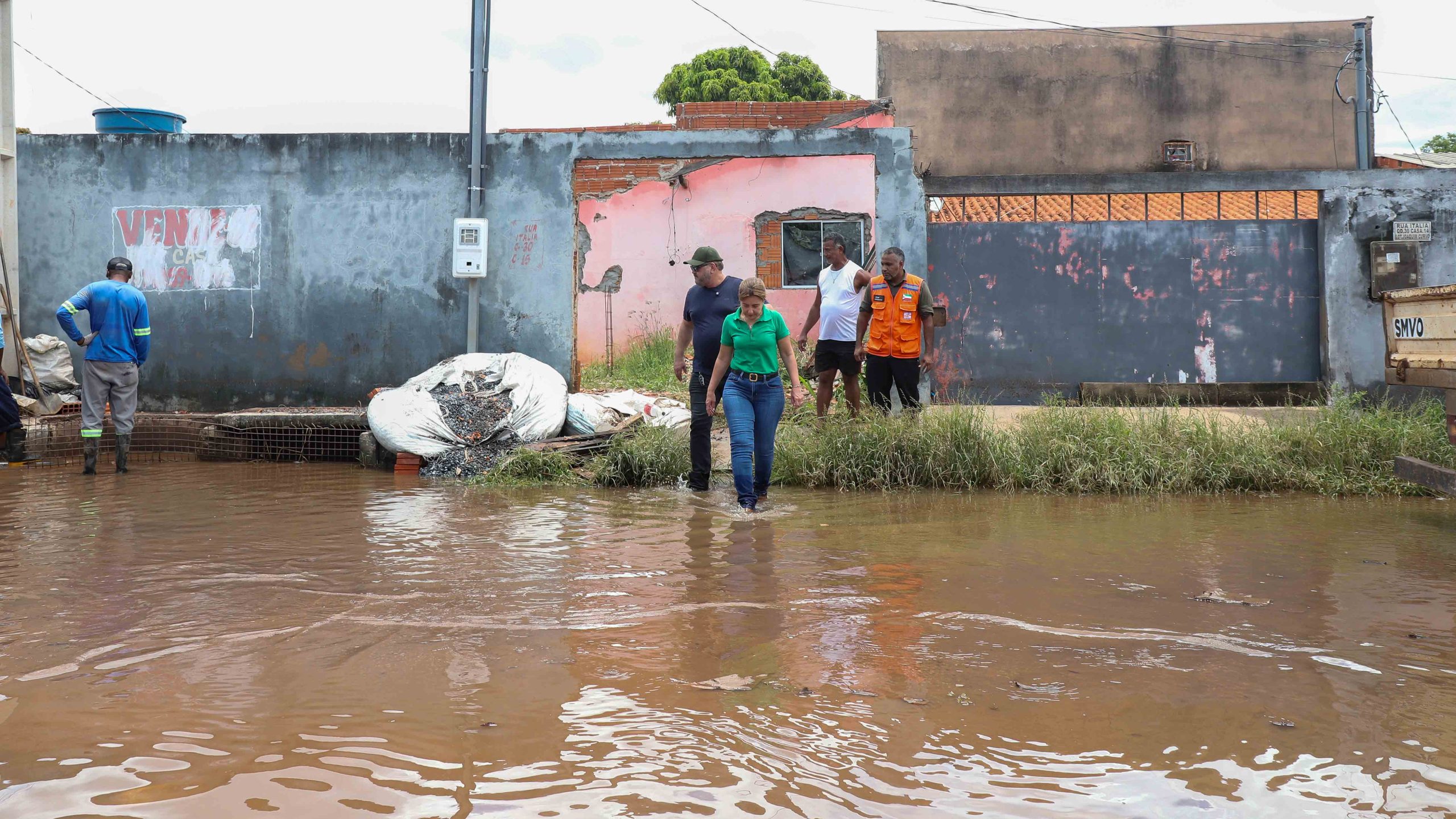 Várzea Grande decreta emergência após chuvas e alagamentos atingirem o bairro Joaquim Curvo