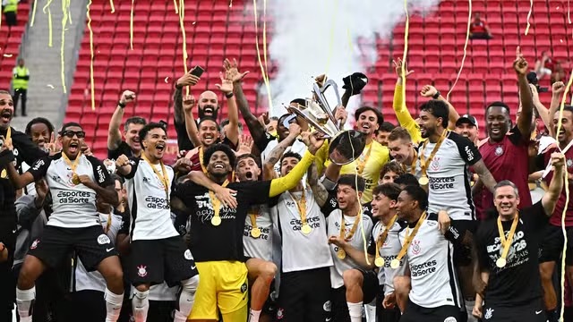 Corinthians vence o Flamengo e é campeão da Supercopa do Brasil