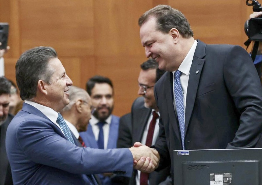 Transmissão de cargo reacende cenário eleitoral e movimenta bastidores para 2026 em MT