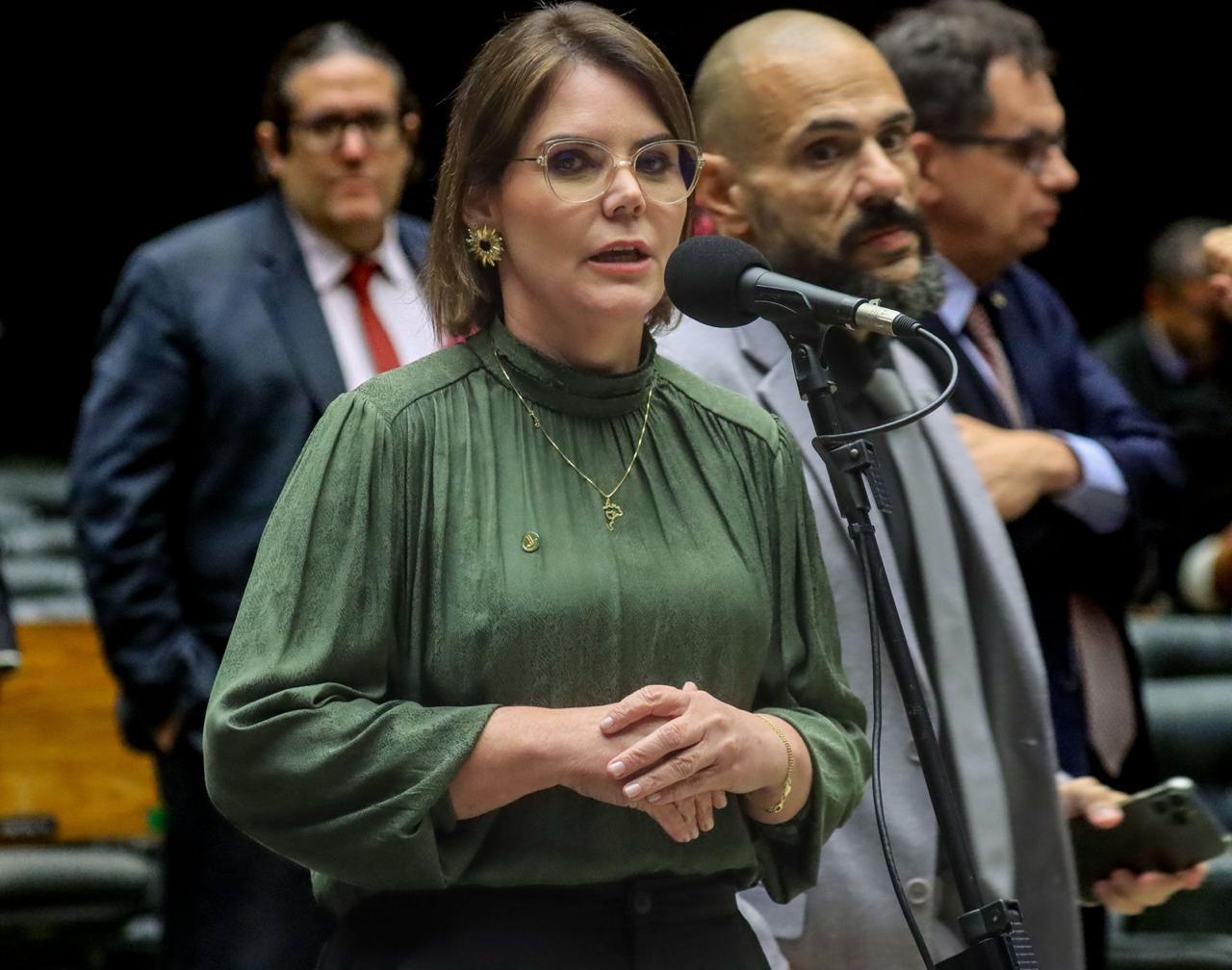 Câmara aprova criação do Dia Nacional da Mulher Rural; projeto segue para o Senado