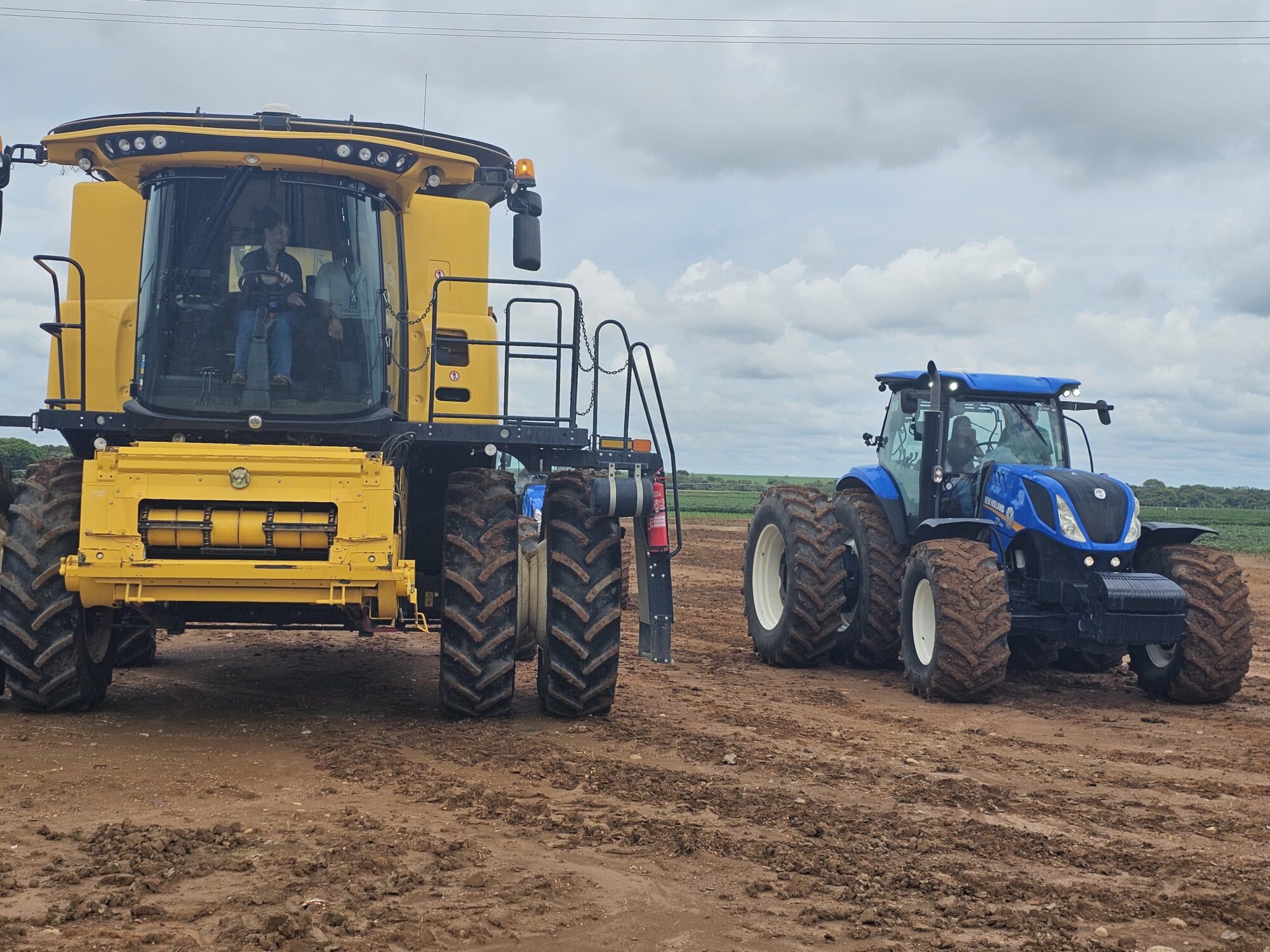 Mulheres ganham espaço no agro e recebem capacitação para operar máquinas agrícolas em MT