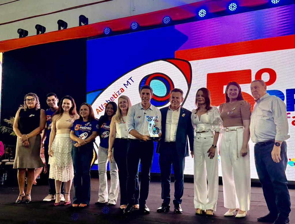 Mato Grosso premia 100 escolas e anuncia R$ 8,25 milhões por avanço histórico na alfabetização