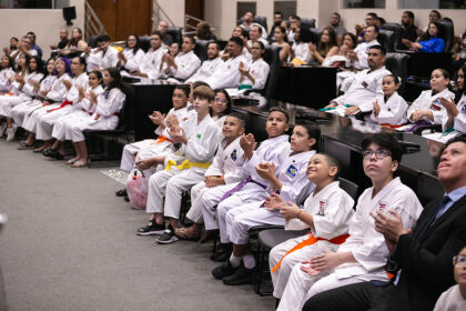 ALMT celebra força do Karatê-Dô Tradicional e homenageia 68 nomes em sessão especial