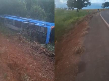Ônibus de viagem tomba na BR-158 em MT e deixa dois mortos