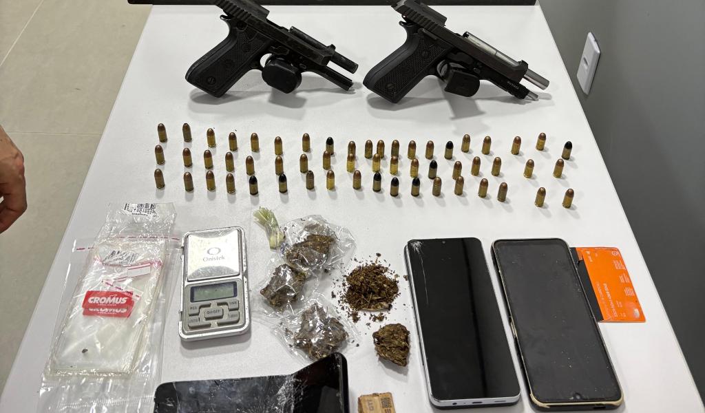 Dupla é presa com droga e arma de uso restrito após tentativa de fuga em Guarantã do Norte