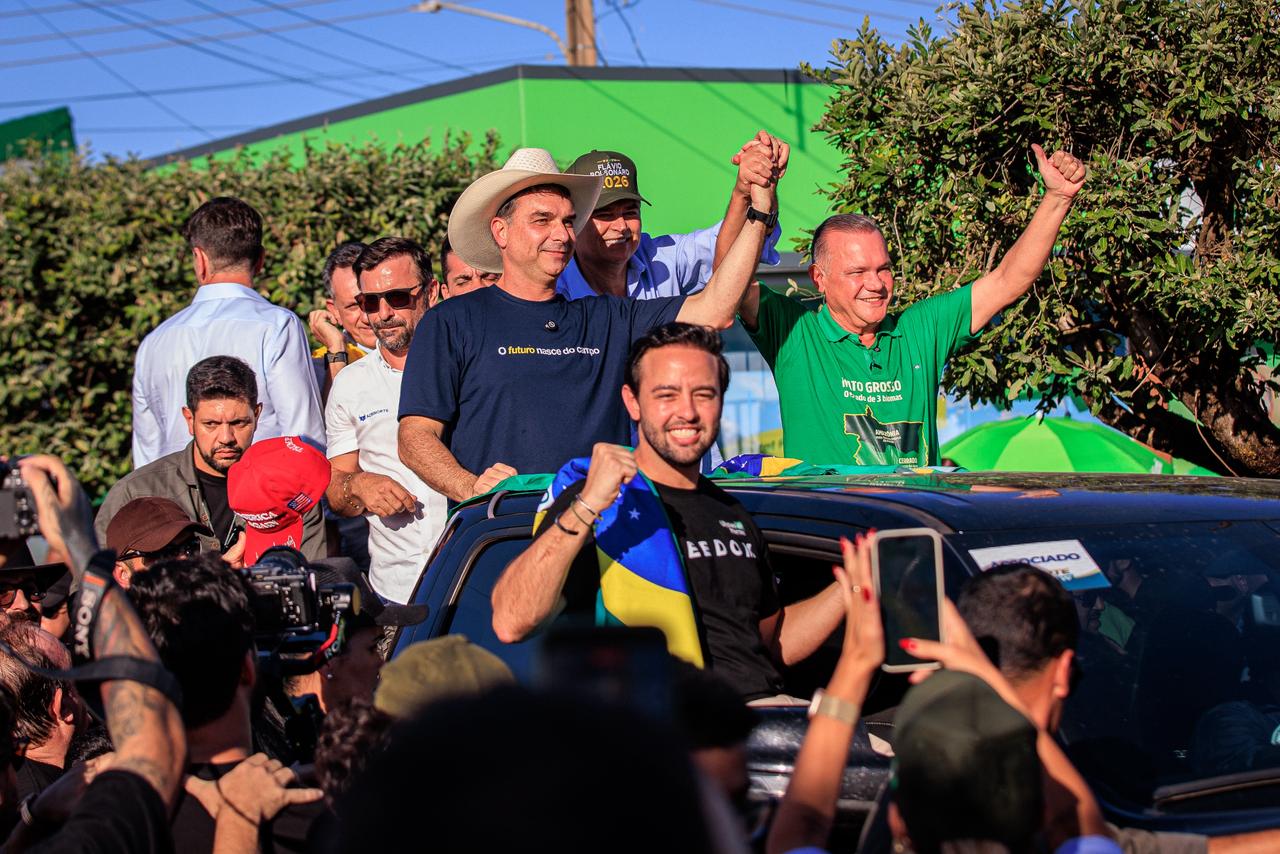 Pré-candidato à presidência, Flávio Bolsonaro cumpre agenda na Norte Show ao lado de Wellington Fagundes e mostra união do PL em MT