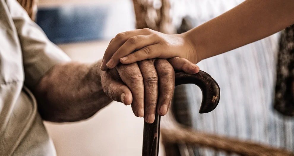 Lei obriga notificação de violência contra idosos em MT e amplia rede de proteção