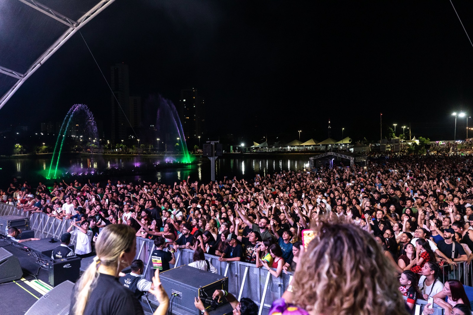 Fé, música e multidão marcam celebração dos 307 anos de Cuiabá no Parque das Águas