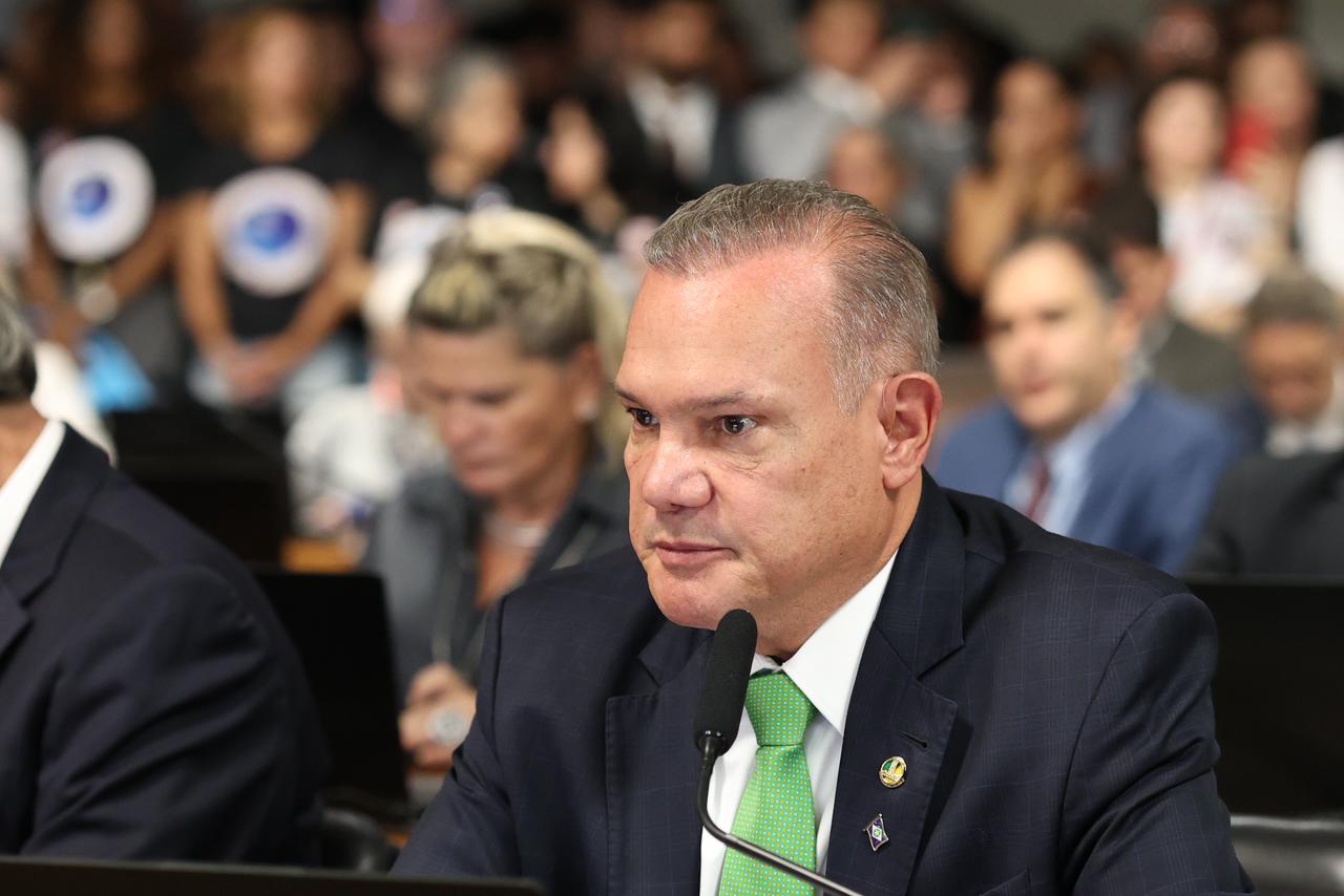 WELLINGTON FAGUNDES DEFENDE VALORIZAÇÃO DA SAÚDE E DESTACA NOVO PISO COMO AVANÇO PARA O INTERIOR