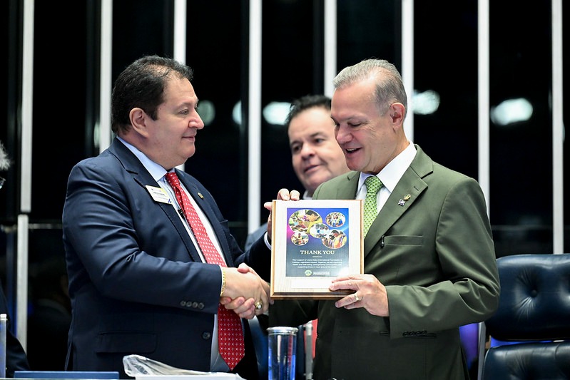 Fagundes destaca legado do Lions, homenageia Wady Lacerda e leva pauta do Pantanal ao Senado