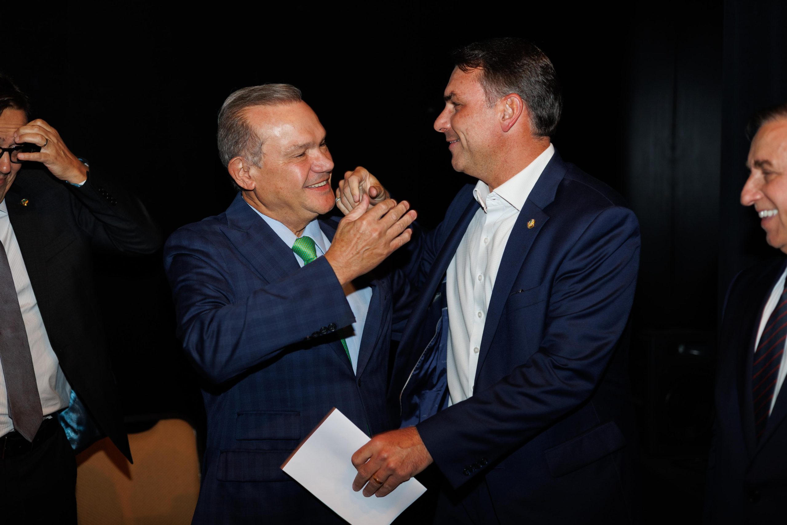 WELLINGTON FAGUNDES E FLAVIO BOLSONARO